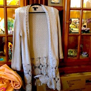 Crochet cover in cream